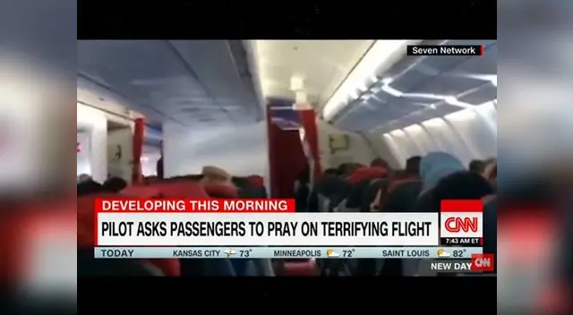 Pasajeros hicieron caso al pedido del piloto Pasajeros hicieron caso al pedido del piloto