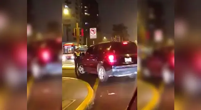 Conductora intentó atropellar a policía de tránsito Conductora intentó atropellar a policía de tránsito