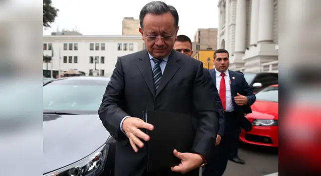 Polémico contralor Edgard Alarcón fue destituido de su cargo 