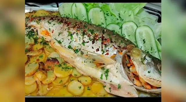 Se recomienda consumir pescados azules acompañado de vegetales y bajo en sal