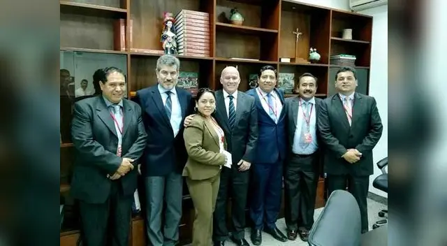 El Gobernador Regional Amazonas, Gilmer Horna Corrales, acompañado de autoridades El Gobernador Regional Amazonas, Gilmer Horna Corrales, acompañado de autoridades