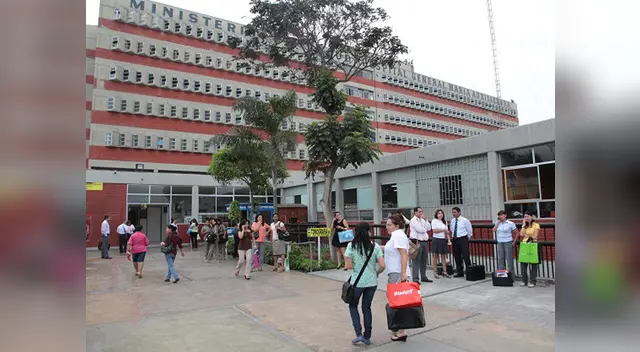 Hospital María Auxiliadora tiene consultorios que, según médicos, son un "cuchitril"