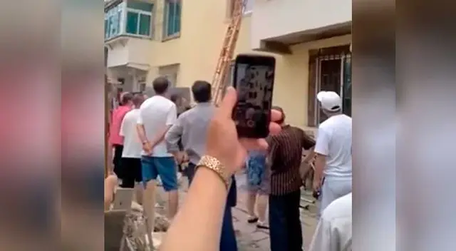 Amante intenta escapar por la ventana pero todo acaba mal