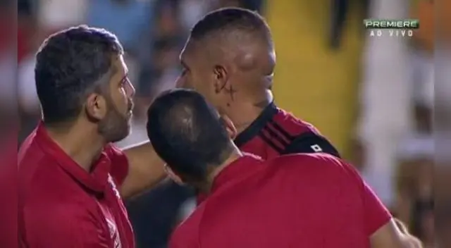 El hinchazón producto del cabezazo en la nuca que sufrió Guerrero El hinchazón producto del cabezazo en la nuca que sufrió Guerrero