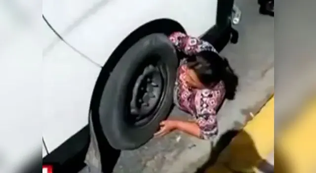 La cobradora armó todo un alboroto, pero al final tuvo que desistir