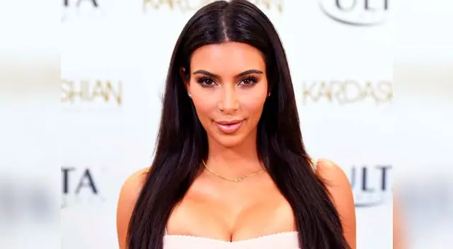 Kim Kardashian lució su cuerpo en ropa interior