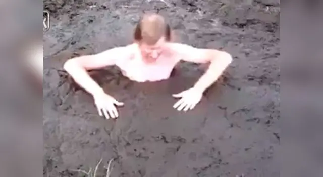 Hombre trata de mantenerse estable pero es tragado por arena modeviza