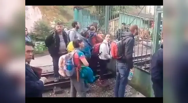 Turistas varados en el Cusco por paro reclaman por pasajes