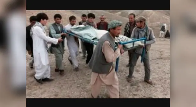 Cuatro niños mueren al explotar un proyectil con el que jugaban en Afganistán Cuatro niños mueren al explotar un proyectil con el que jugaban en Afganistán