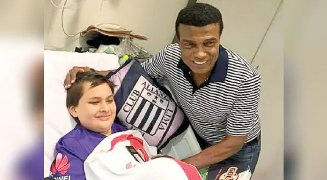 Pequeño Mateo recibió la visita del Nene Cubillas