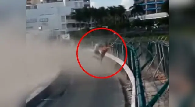 Mujer muere por tratar de ver como despega un avión