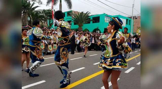 Danzantes de saya causan sensación en desfile Danzantes de saya causan sensación en desfile