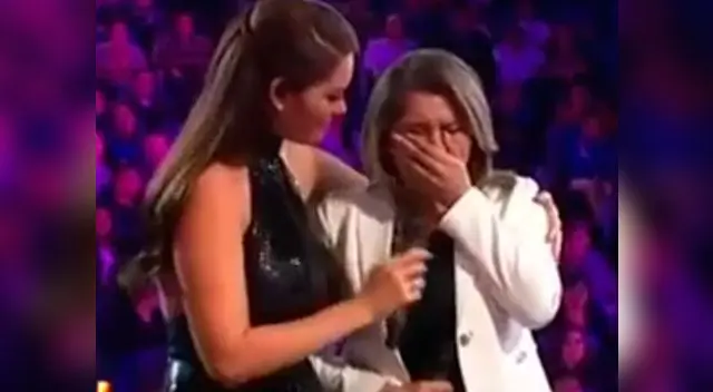 Lady Guillén no pudo contener las lágrimas