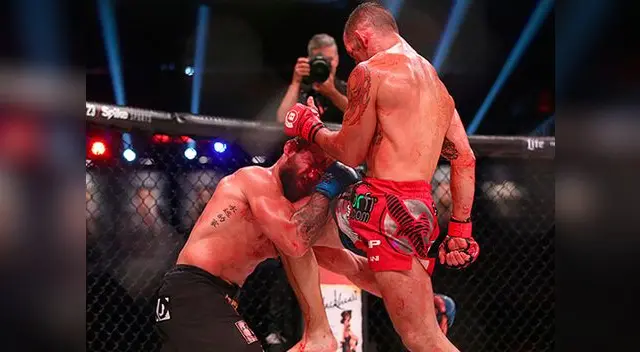 Las redes se burlaron de la lucha más sangrienta del año por insólita razón