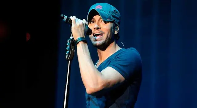 Cantante español no tuvo buen trato con sus fanáticos