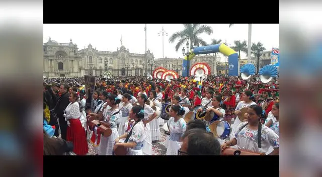Algarabía con bandas musicales de colegios en Plaza Mayor Algarabía con bandas musicales de colegios en Plaza Mayor