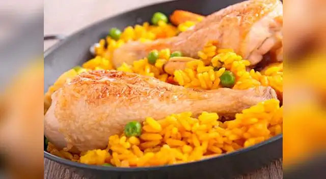 Estofado de pollo y arroz amarillo