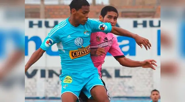 4 es el número con el que jugaba Yair Clavijo, que era zaguero central 4 es el número con el que jugaba Yair Clavijo, que era zaguero central