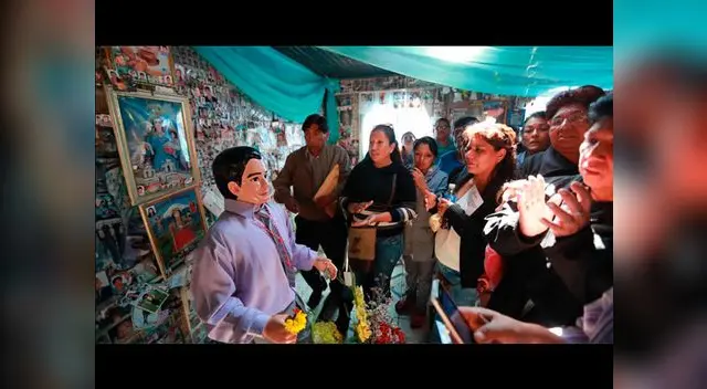 El Niño Chicho venerado en su casa El Niño Chicho venerado en su casa