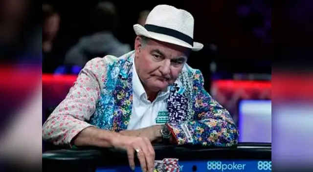 Anciano ganó 2.5 millones de dólares en el Mundial de póker y da lección de vida a los periodistas Anciano ganó 2.5 millones de dólares en el Mundial de póker y da lección de vida a los periodistas