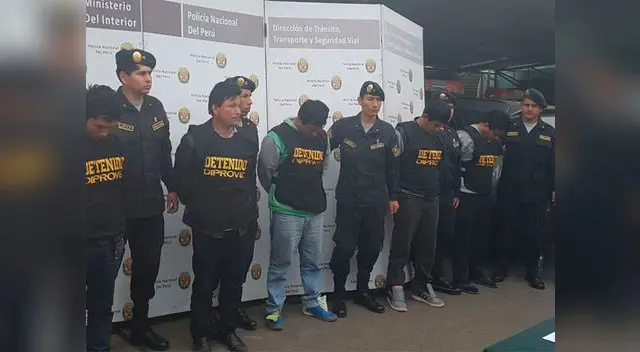 Sujetos fueron sorprendidos desmantelando vehículo robado Sujetos fueron sorprendidos desmantelando vehículo robado