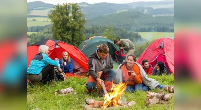 Si vas de campamento utiliza prendas largas para protegerte de los mosquitos Si vas de campamento utiliza prendas largas para protegerte de los mosquitos