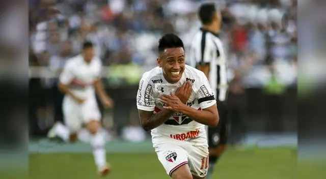 Cueva celebra el 1-0 en Río de Janeiro Cueva celebra el 1-0 en Río de Janeiro