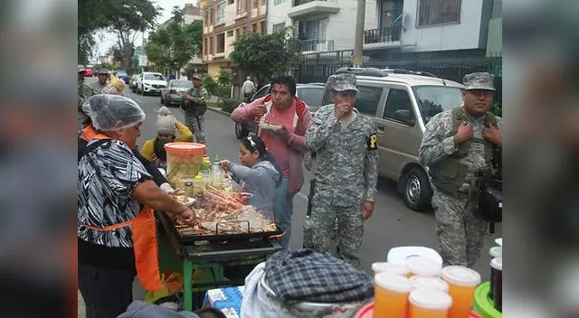 Comensales iniciaron la jornada consumiendo desayunos de carretilla en la av. Brasil