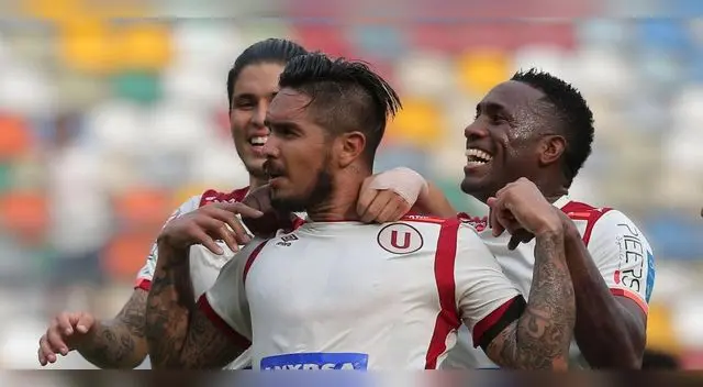 Juan Vargas celebra su gol