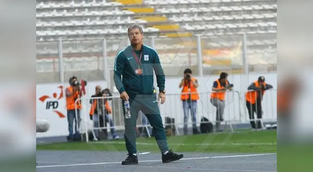 Bengoechea molesto por las bajas.