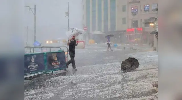 YouTube: aterradoras escenas fueron captadas durante una tormenta de granizo en Estambul
