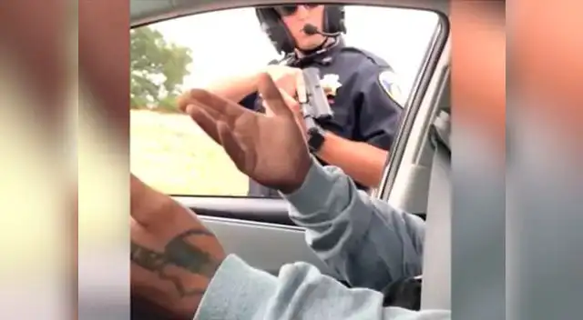 El policía nunca bajó su arma pese a las peticiones de la conductora y su acompañante
