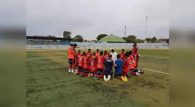 Los jugadores del Independiente Aguas Verdes son muy religiosos. FOTO: Facebook del club Los jugadores del Independiente Aguas Verdes son muy religiosos. FOTO: Facebook del club