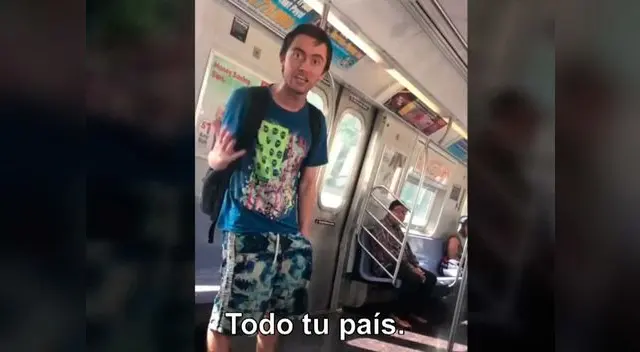 Preciso instante donde hombre agrede a la joven estadounidense