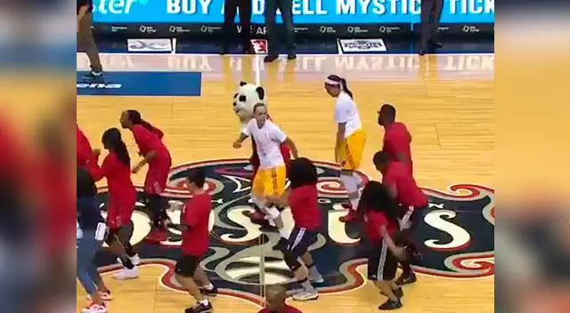 Jugador tuvieron genial idea para pasar el tiempo