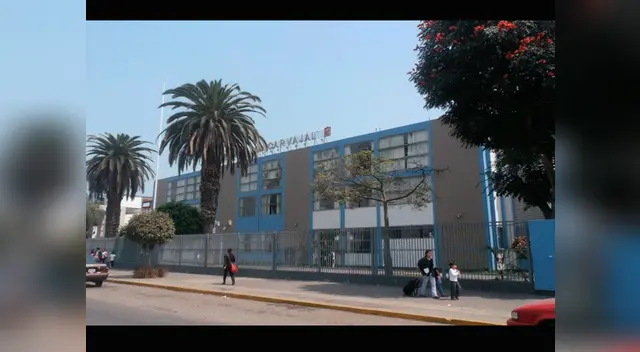 Alumnos continúan sin recibir clases por huelga de maestros en Lima Alumnos continúan sin recibir clases por huelga de maestros en Lima