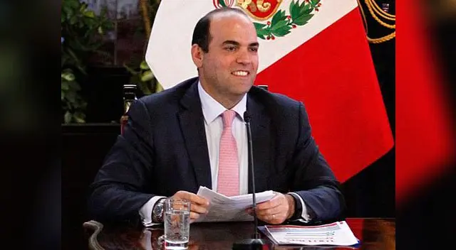 Premier Zavala hace autrocrítica en diálogo frustrado con profesores