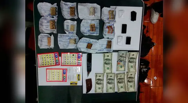 Lo decomisado, cartones fraudulentos, sellos de jebe y el dinero Lo decomisado, cartones fraudulentos, sellos de jebe y el dinero