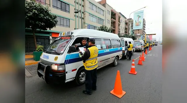 Fiscalizadores hicieron operativo contra vehículos informales. Fiscalizadores hicieron operativo contra vehículos informales.