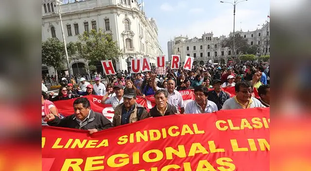 Maestros en huelga se resisten a someterse a evaluaciones. Maestros en huelga se resisten a someterse a evaluaciones.