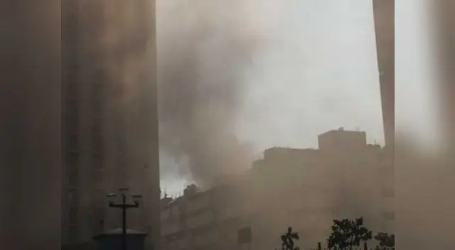 Usuario enviaron imágenes de humo de incendio en Real Plaza