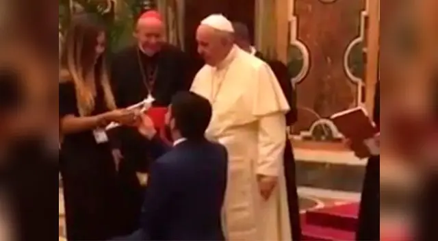 Papa Francisco bendijo a la pareja