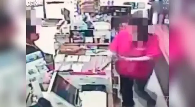 La cajera salvó la situación de una forma excelente