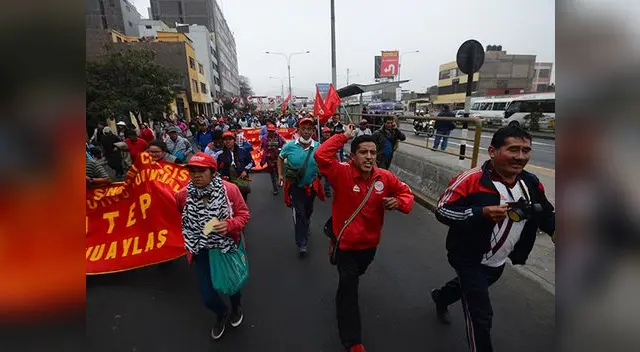 La obstaculización de la vía ocasionó una gigantesca paralización del tránsito en la carretera.
