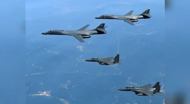 Los tambores de aniquilamiento suenan en esta parte del mundo. Las armas nucleares están allí Los tambores de aniquilamiento suenan en esta parte del mundo. Las armas nucleares están allí