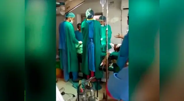 Doctores discuten durante parto de un bebé Doctores discuten durante parto de un bebé