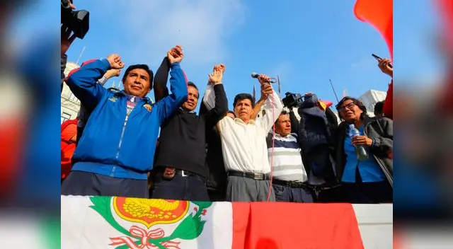 Pedro Castillo protagonizó un mitin en la plaza Dos de Mayo para anunciar suspensión de la huelga