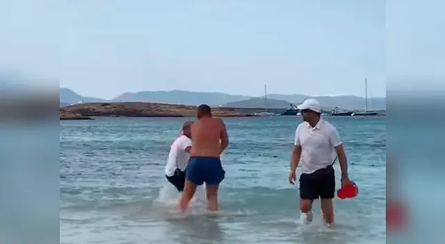 No le gustó nada que lo despertaran con baldazos de agua No le gustó nada que lo despertaran con baldazos de agua