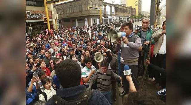 Maestros paralizaron 24 horas y marcharon al Congreso de la República