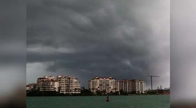 Miami queda bajo el agua ante las primeras horas del paso del poderoso huracán Irma en las costas de Estados Unidos Miami queda bajo el agua ante las primeras horas del paso del poderoso huracán Irma en las costas de Estados Unidos
